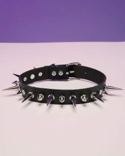 AE Not Too Close Spiked Choker