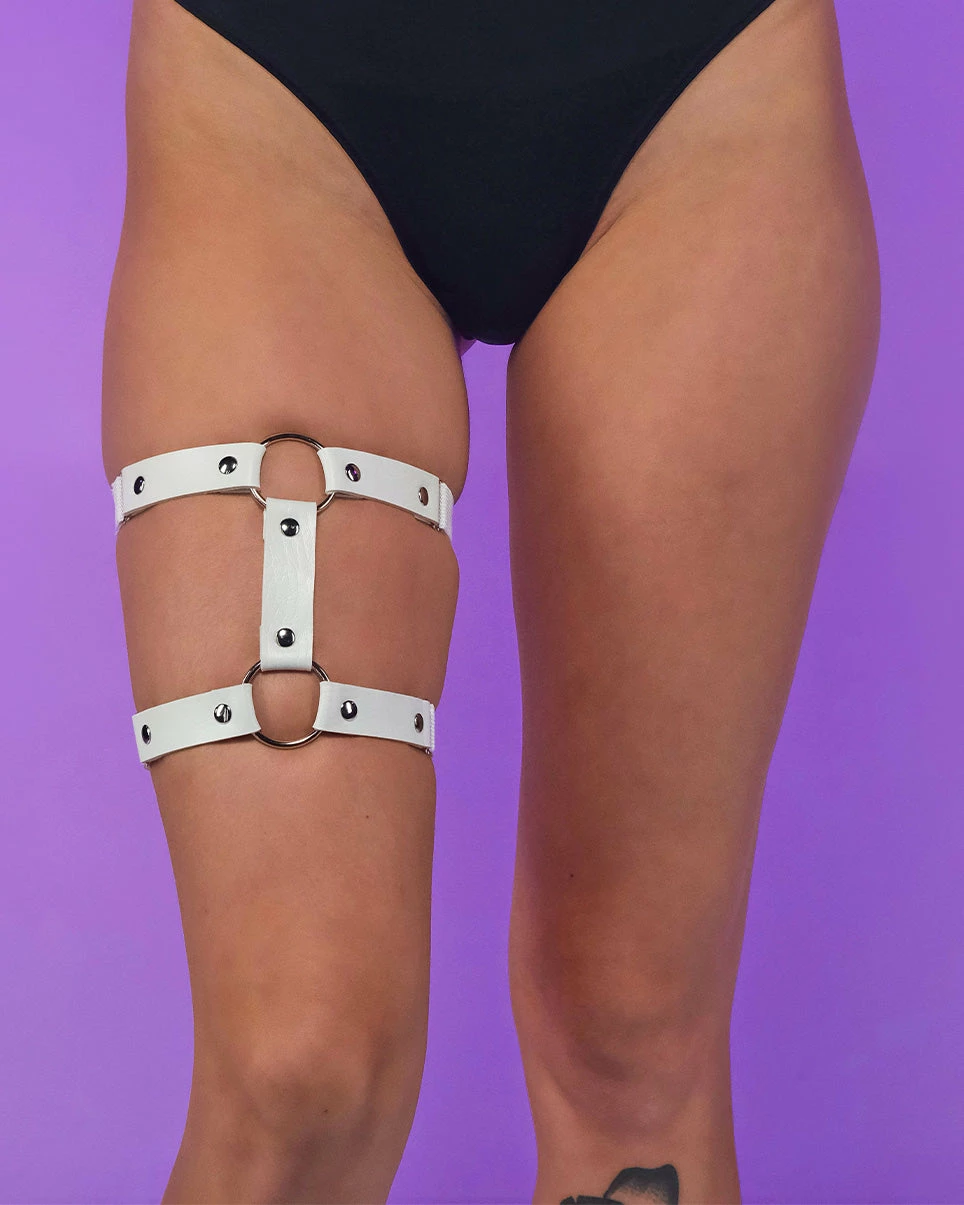 AE 1pc Miss Behaved Dual-Strap Faux Leather O-Ring Leg Garter 2 AE 1pc Miss Behaved Dual-Strap Faux Leather O-Ring Leg Garter - Image 2