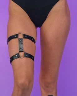 AE 1pc Miss Behaved Dual-Strap Faux Leather O-Ring Leg Garter