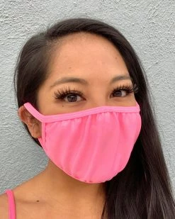 Elizabeth Liquid Blush Iridescent Face Mask