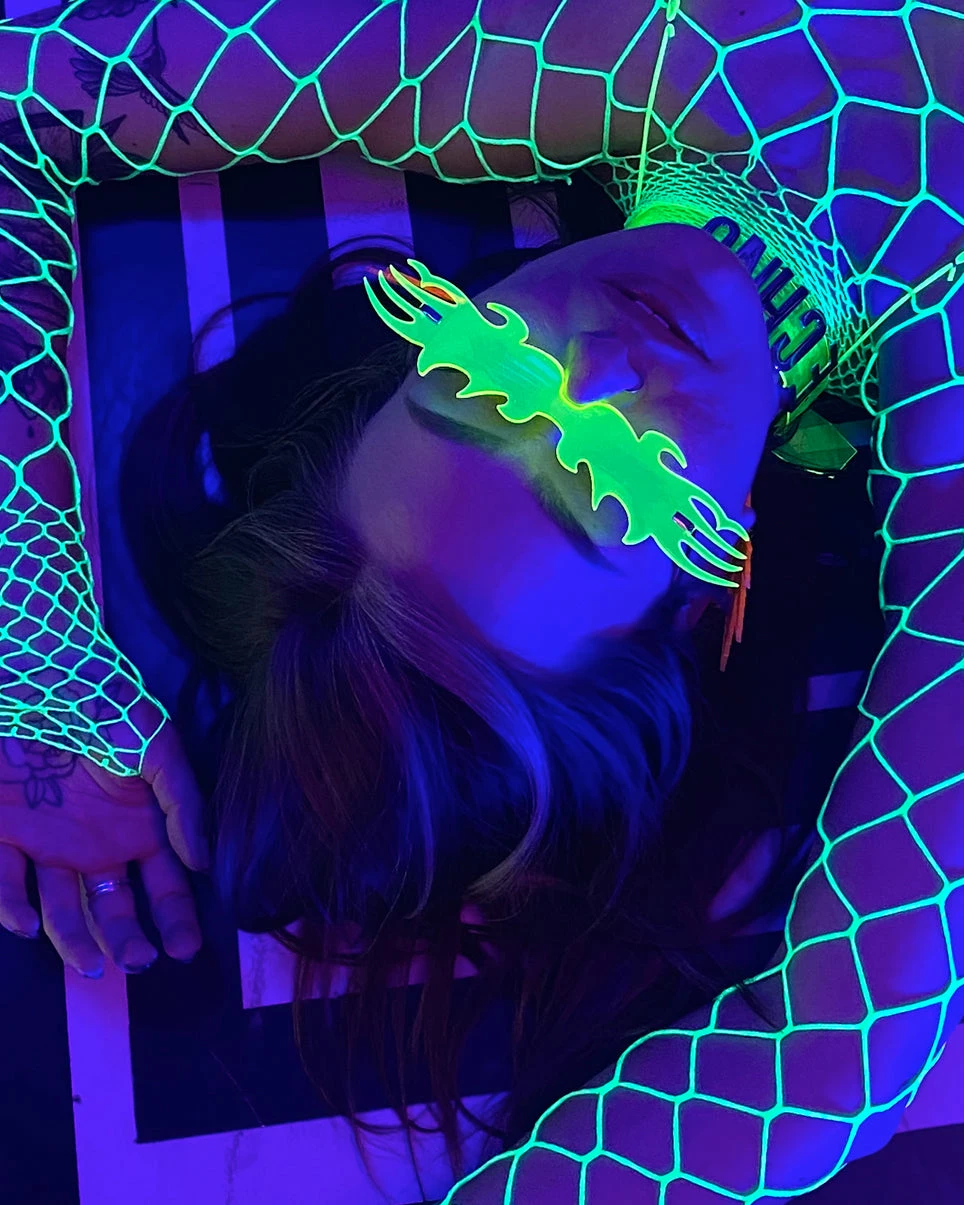 AE Light My Fire Sunglasses 2 AE Light My Fire Sunglasses - Image 2